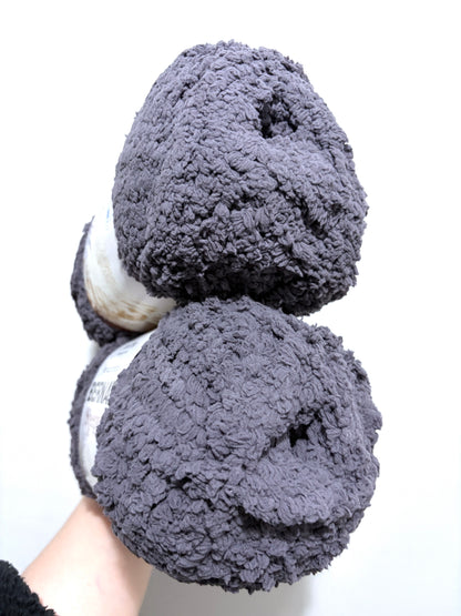 4 balls x 250g Bernat Sheepy Super Chunky Yarn : Black Bear