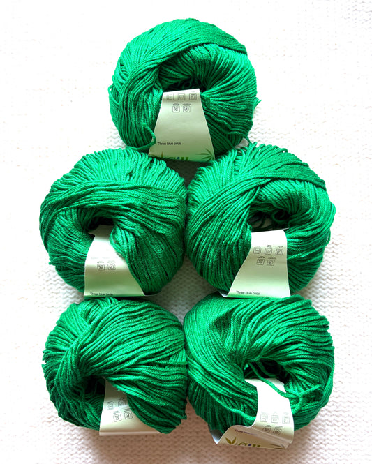 5 balls x 50g Cashmere Silk yarn : Cashmere + Silk + Bamboo fiber : 30 Bright Green