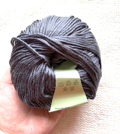 5 balls x 50g Cashmere Silk yarn : Cashmere + Silk + Bamboo fiber : 26 Graphite Grey