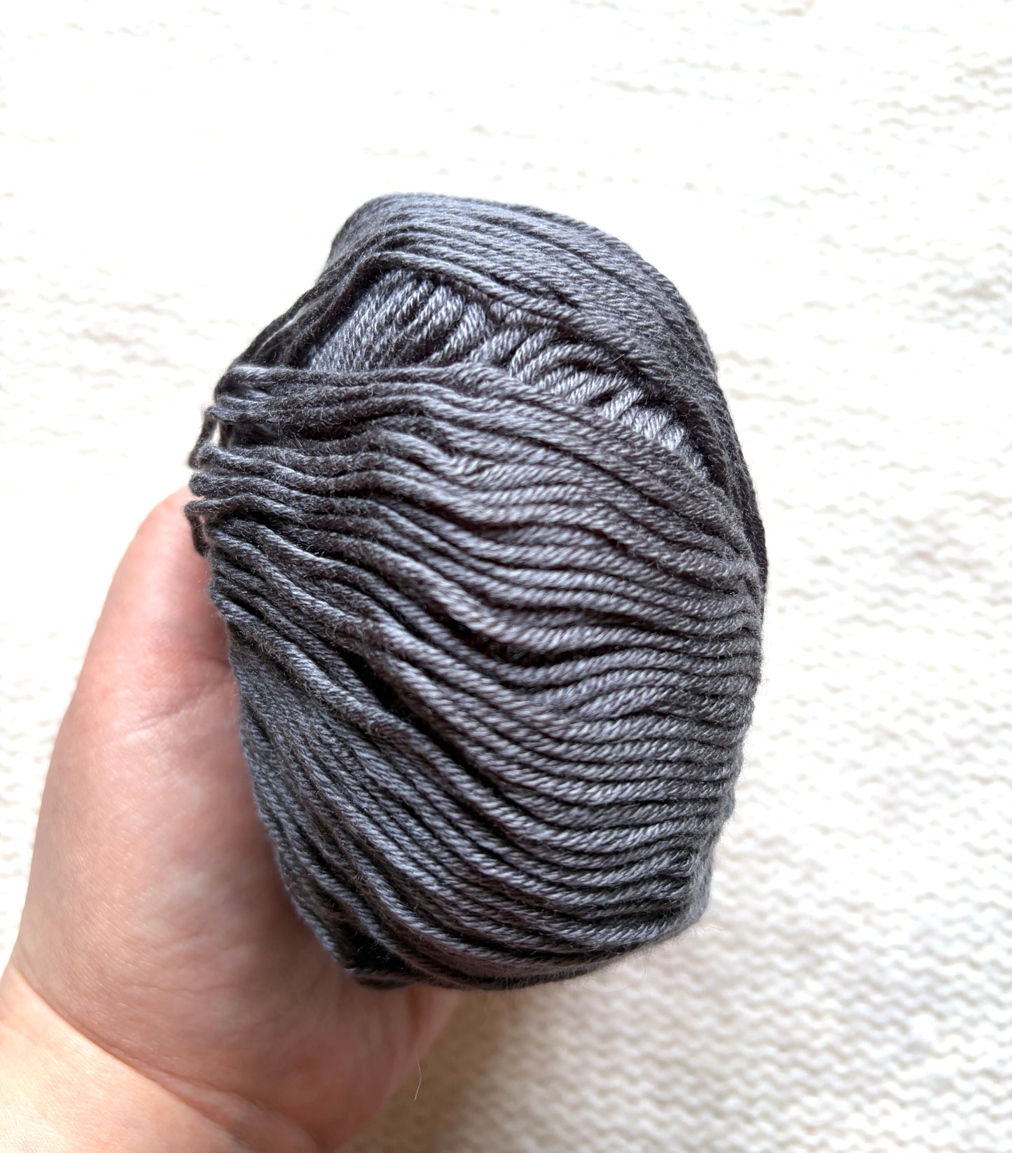 5 balls x 50g Cashmere Silk yarn : Cashmere + Silk + Bamboo fiber : 26 Graphite Grey