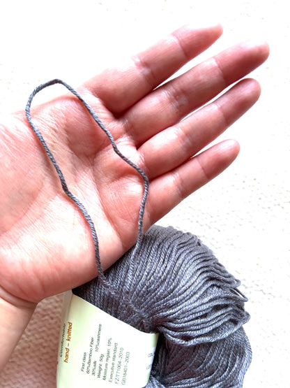 5 balls x 50g Cashmere Silk yarn : Cashmere + Silk + Bamboo fiber : 26 Graphite Grey
