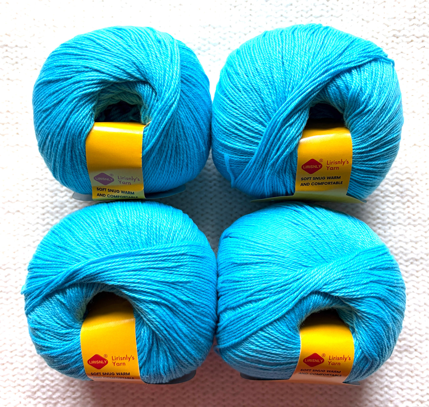 4 balls x 50g Cashmere yarn : 95% Cashmere + 5% Acrylic : 18 Celeste Blue