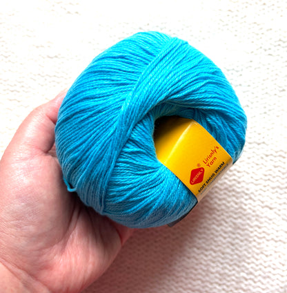 4 balls x 50g Cashmere yarn : 95% Cashmere + 5% Acrylic : 18 Celeste Blue