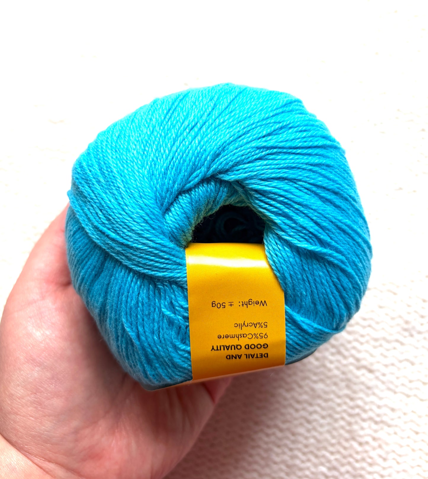 4 balls x 50g Cashmere yarn : 95% Cashmere + 5% Acrylic : 18 Celeste Blue