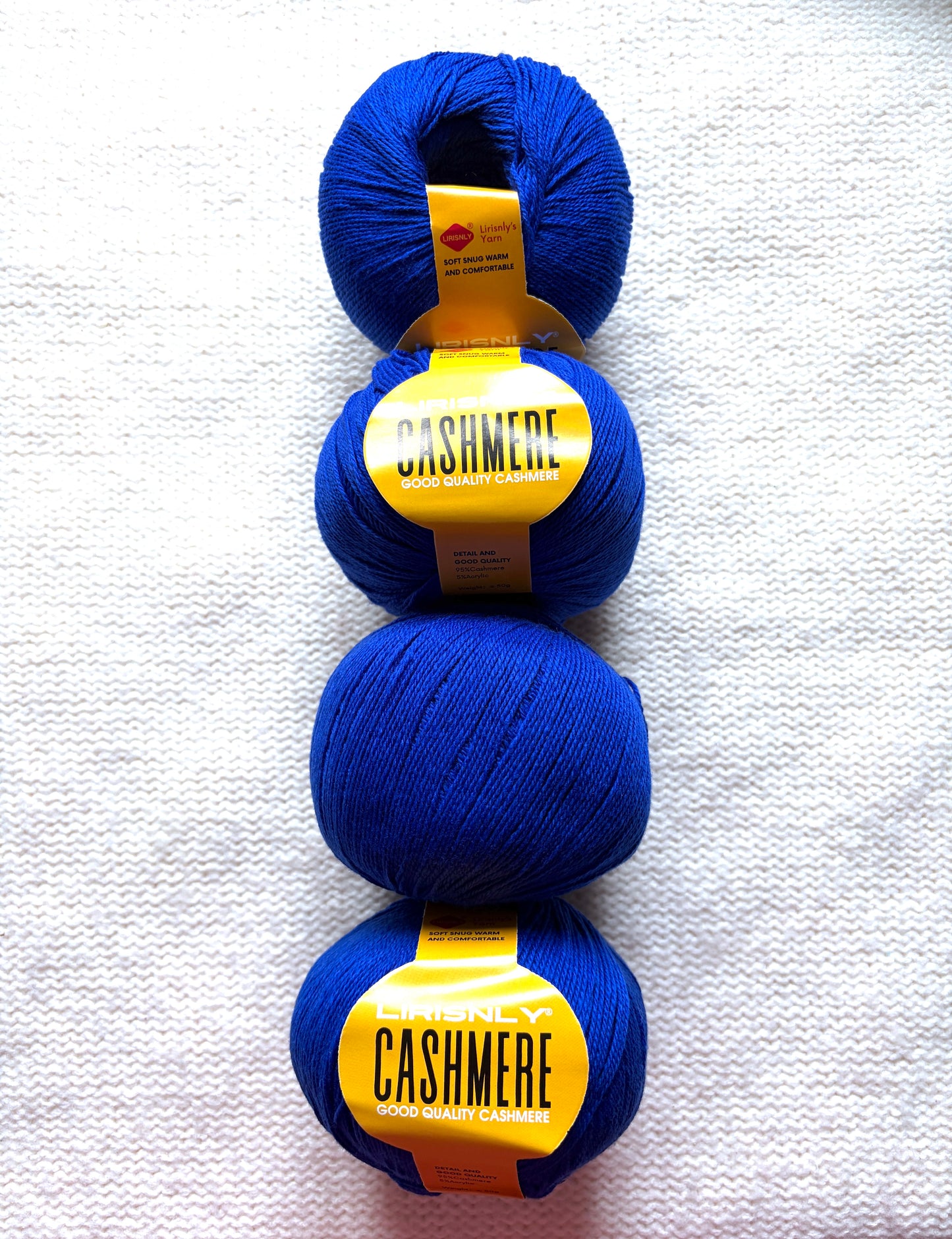 4 balls x 50g Cashmere yarn : 95% Cashmere + 5% Acrylic : 19 Azure blue