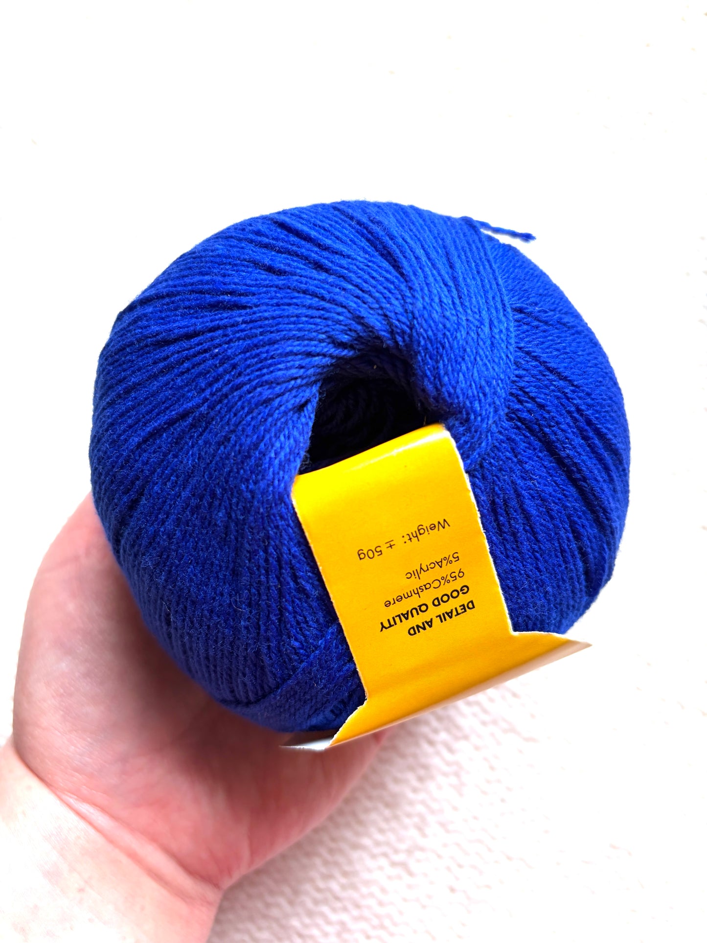 4 balls x 50g Cashmere yarn : 95% Cashmere + 5% Acrylic : 19 Azure blue