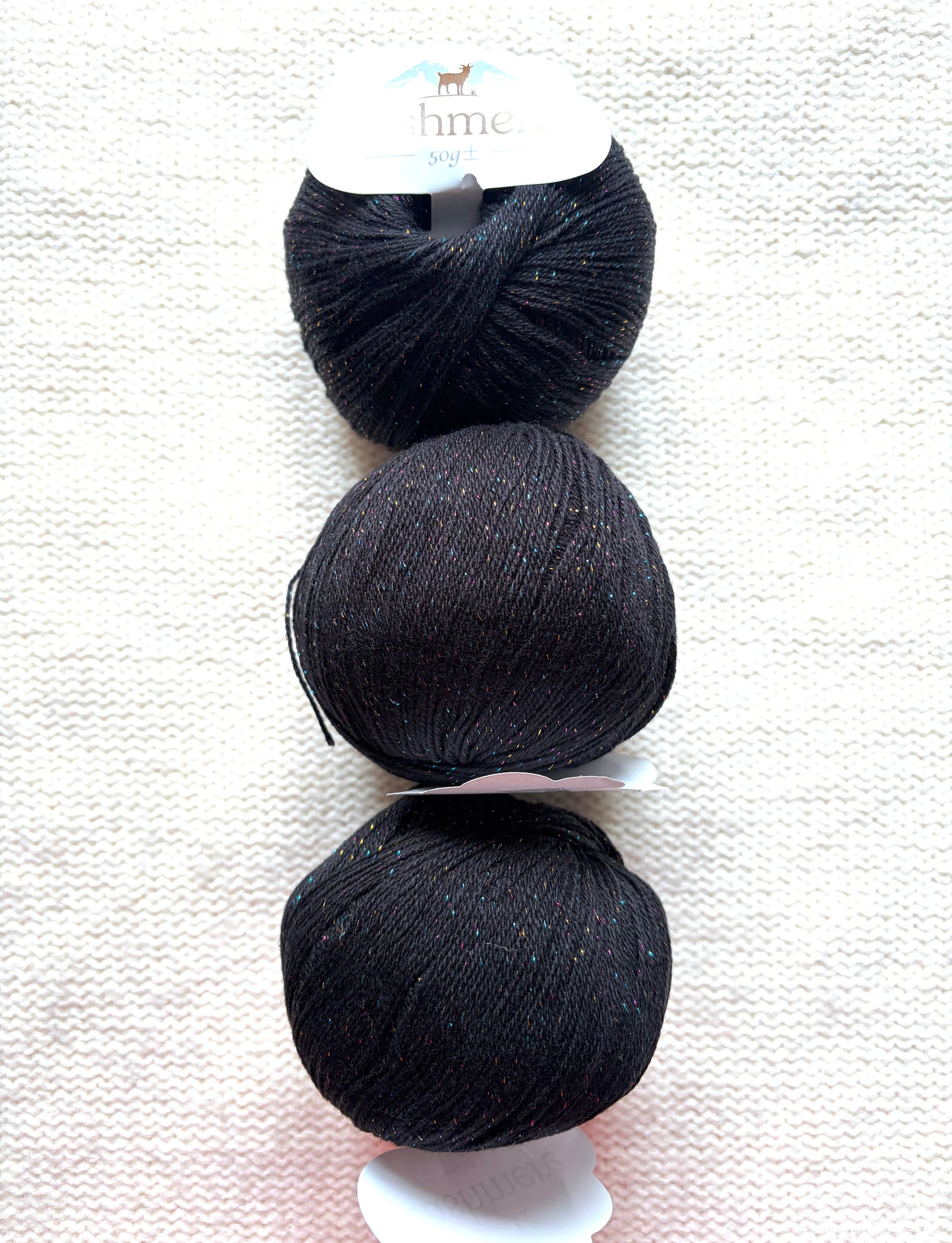 3 balls x 50g Cashmere yarn : 100% Cashmere : 12 Iridescent Black