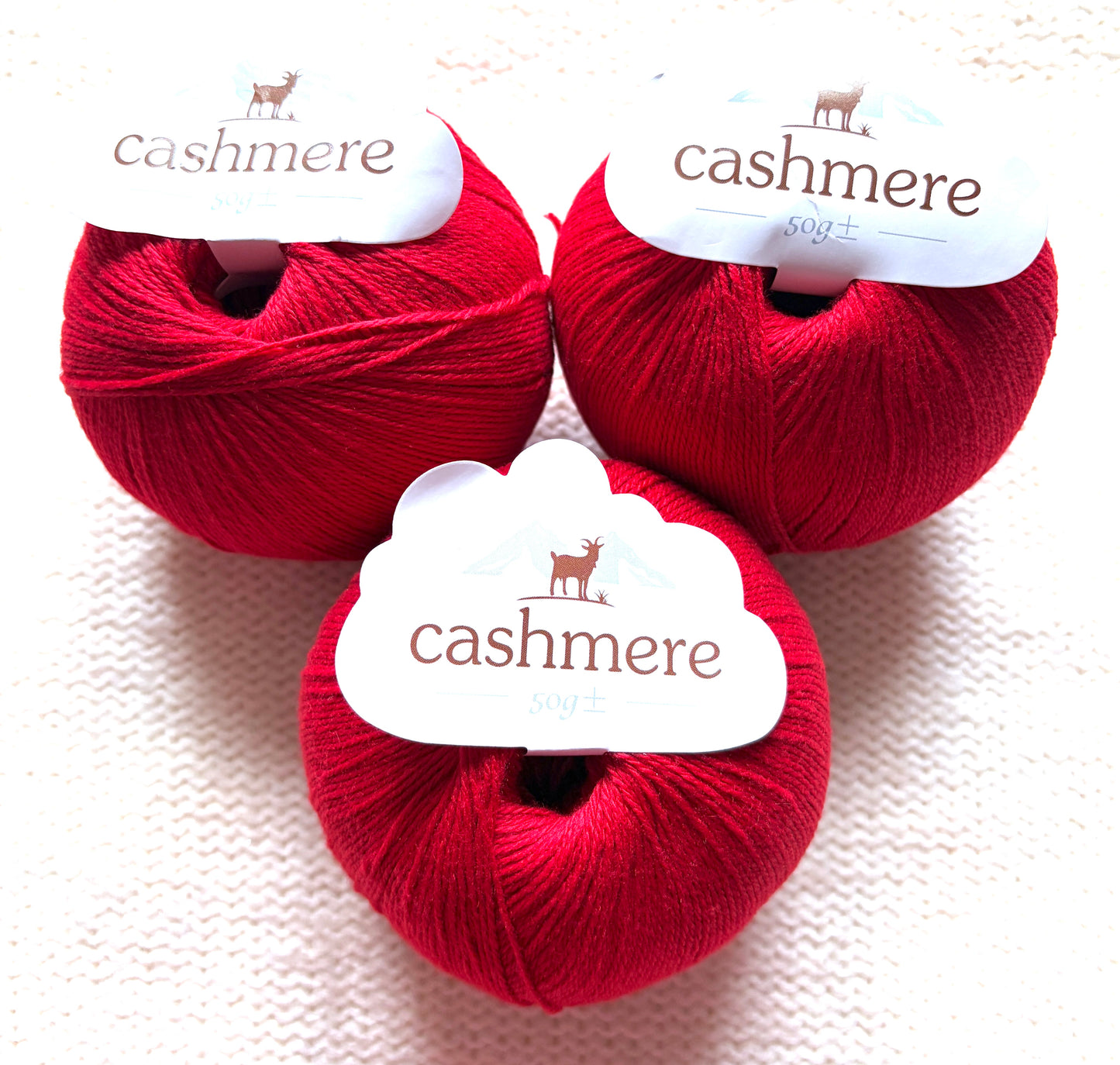 3 balls x 50g Cashmere yarn : 100% Cashmere : 23 Scaelet Red