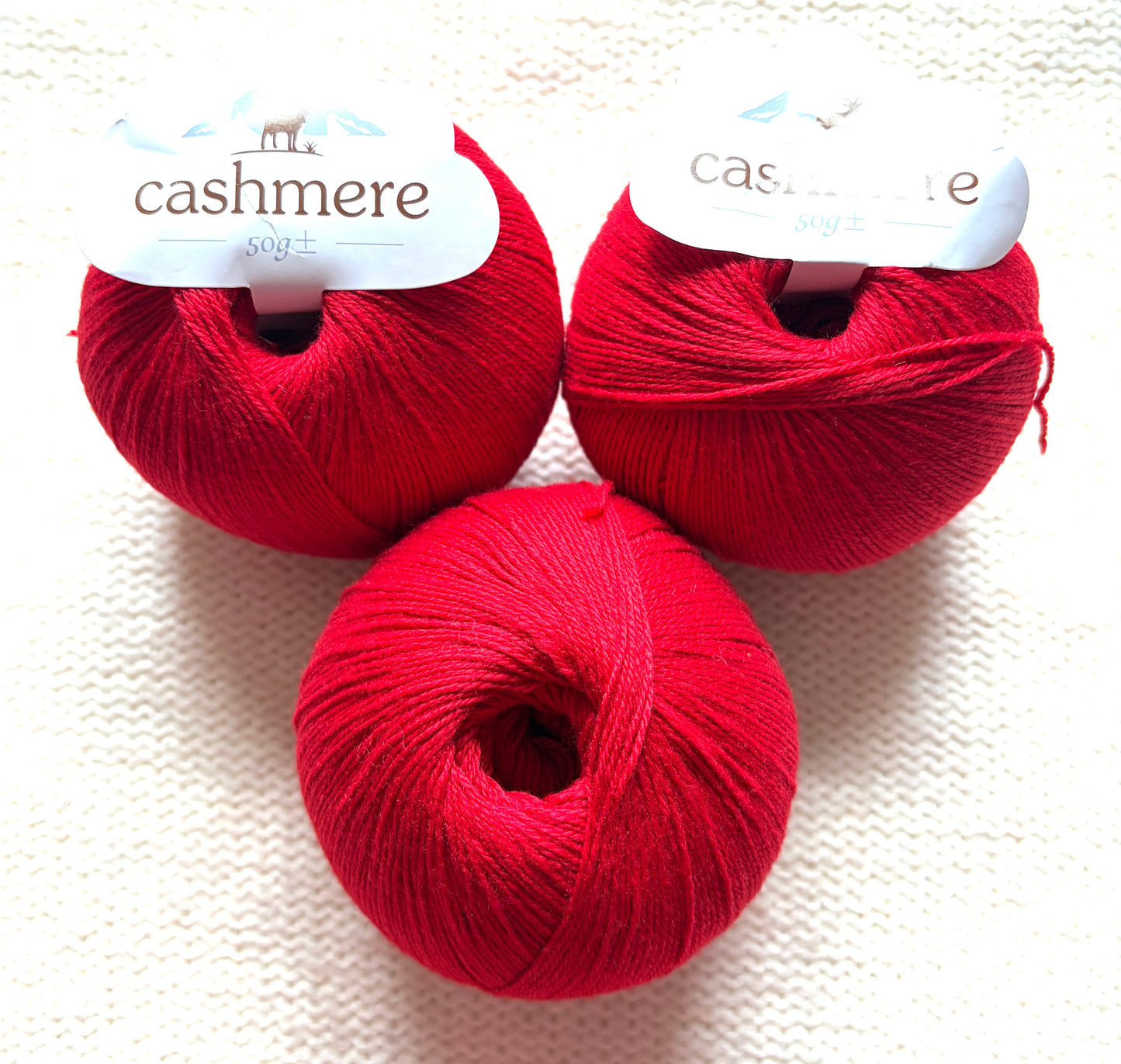 3 balls x 50g Cashmere yarn : 100% Cashmere : 23 Scaelet Red