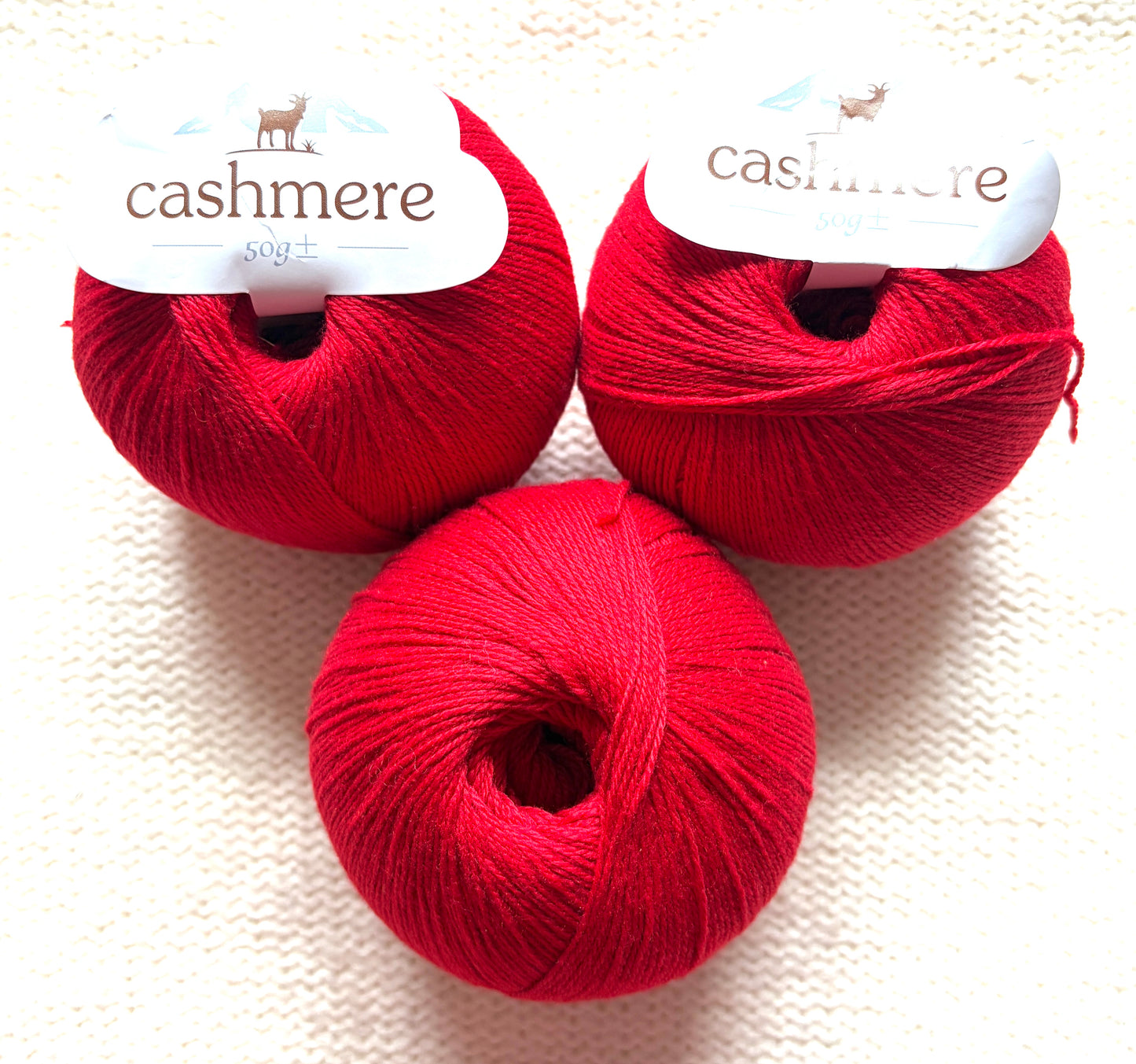 3 balls x 50g Cashmere yarn : 100% Cashmere : 23 Scaelet Red