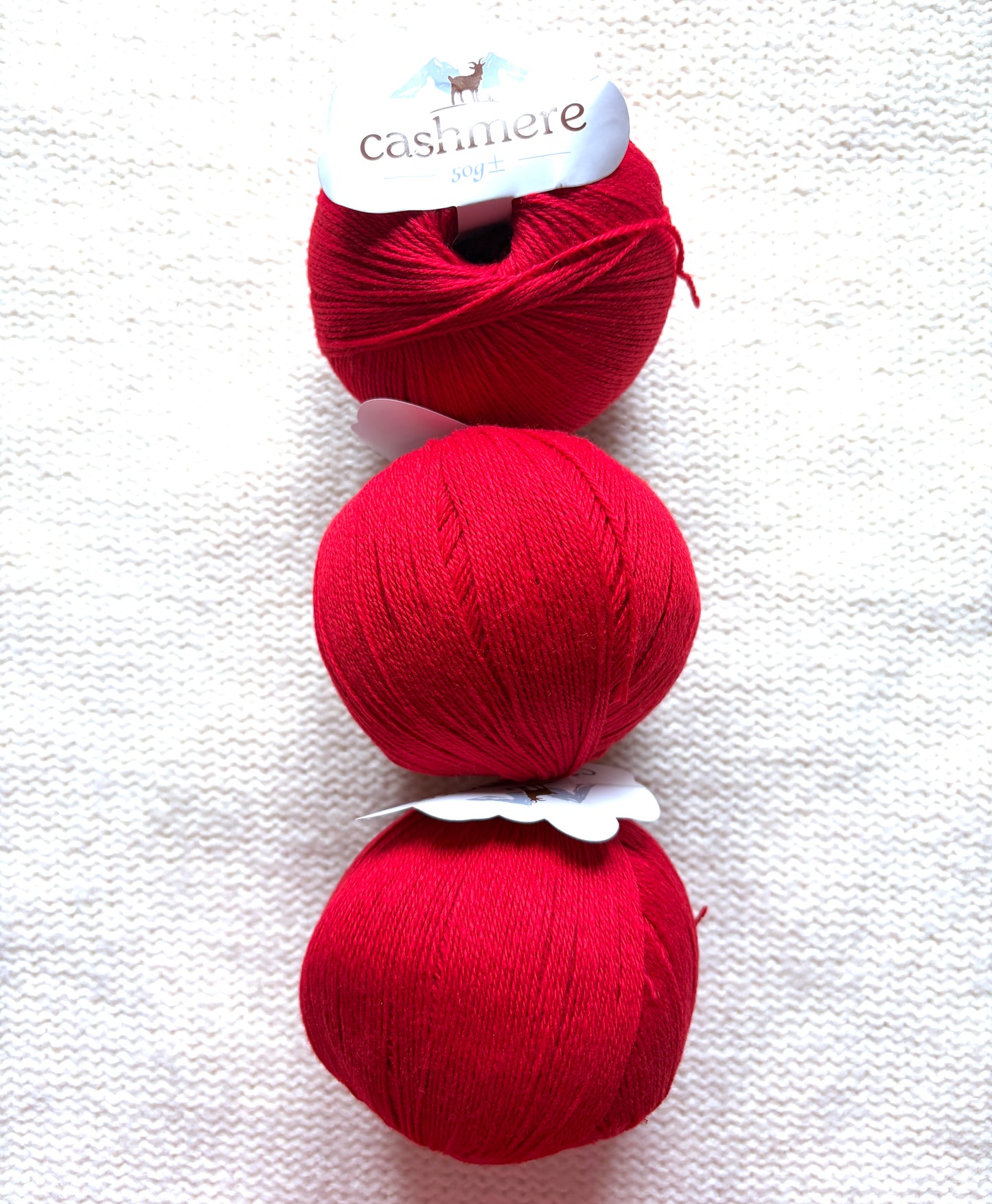 3 balls x 50g Cashmere yarn : 100% Cashmere : 23 Scaelet Red