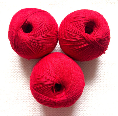 3 balls x 50g Cashmere yarn : 100% Cashmere : 23 Scaelet Red