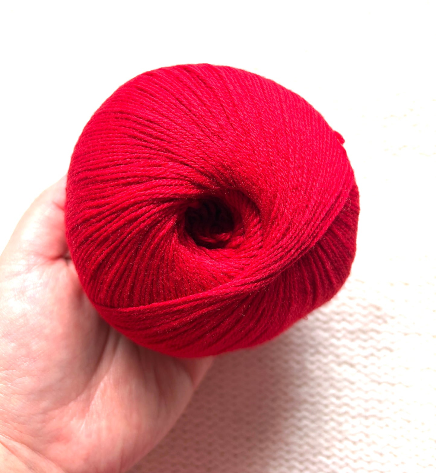 3 balls x 50g Cashmere yarn : 100% Cashmere : 23 Scaelet Red