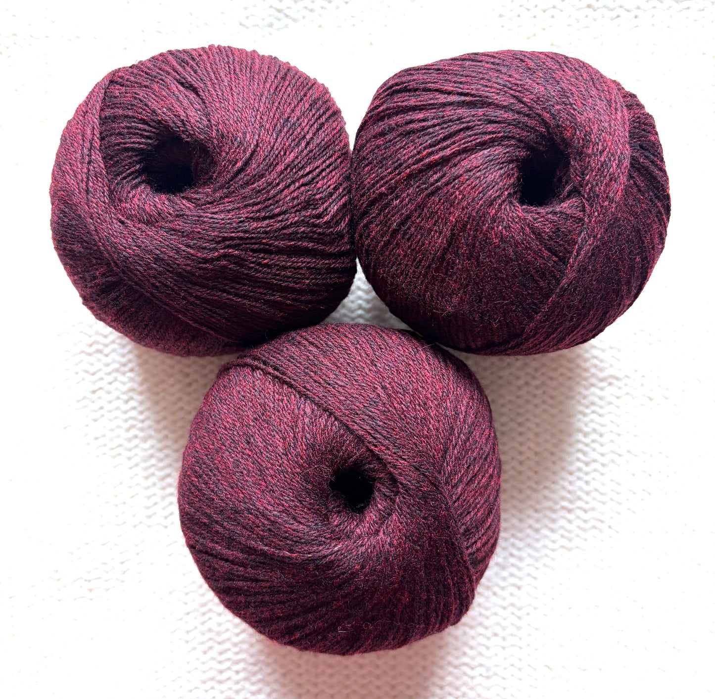 3 balls x 50g Cashmere yarn : 100% Cashmere : 17 Rosewood Red
