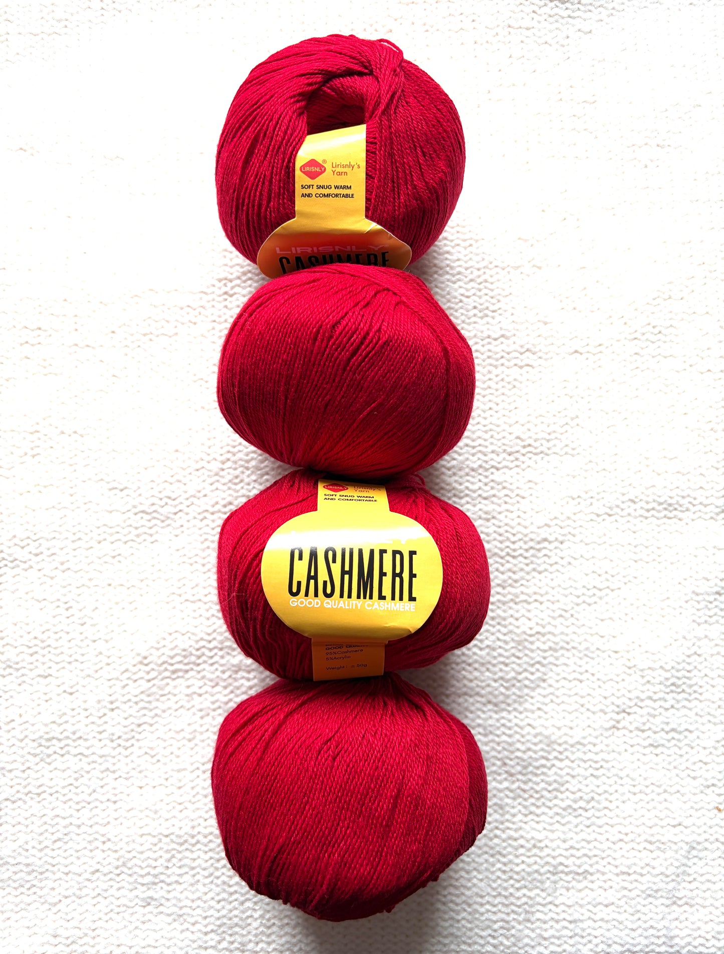 4 balls x 50g Cashmere yarn : 95% Cashmere + 5% Acrylic : 11 Candy Apple Red