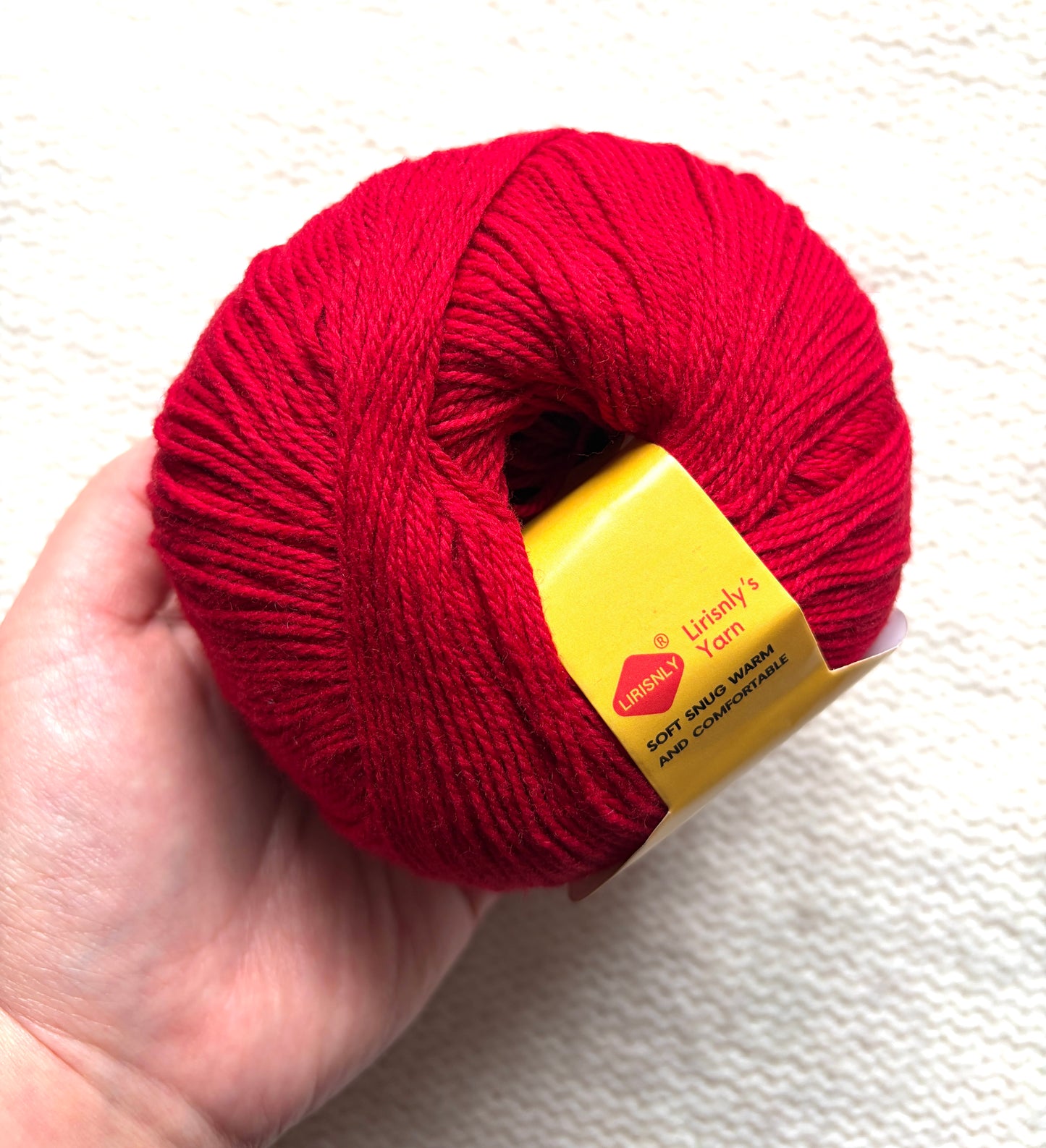 4 balls x 50g Cashmere yarn : 95% Cashmere + 5% Acrylic : 11 Candy Apple Red