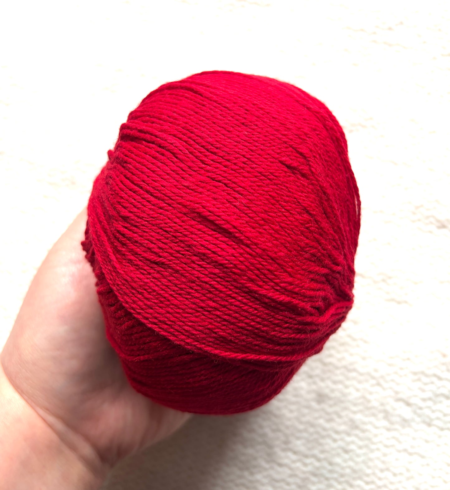 4 balls x 50g Cashmere yarn : 95% Cashmere + 5% Acrylic : 11 Candy Apple Red