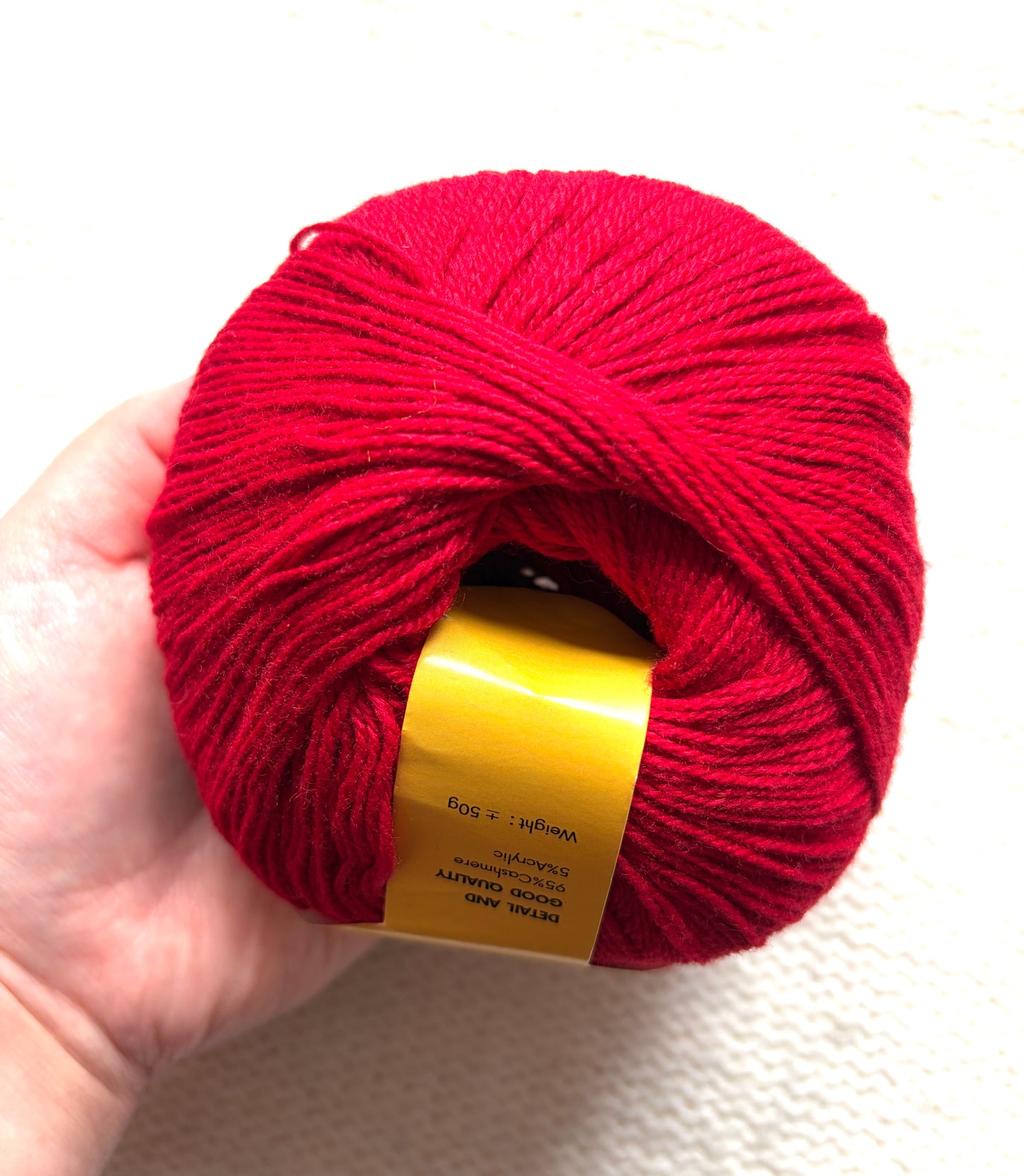 4 balls x 50g Cashmere yarn : 95% Cashmere + 5% Acrylic : 11 Candy Apple Red
