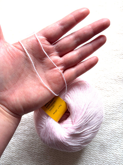 4 balls x 50g Cashmere yarn : 95% Cashmere + 5% Acrylic : 27 Soft Pink