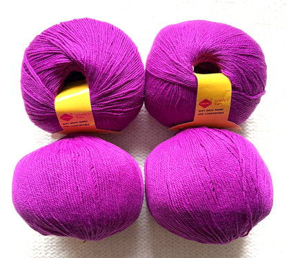 4 balls x 50g Cashmere yarn : 95% Cashmere + 5% Acrylic : 50 Magenta