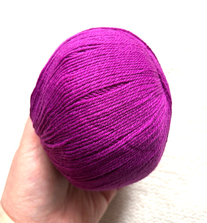 4 balls x 50g Cashmere yarn : 95% Cashmere + 5% Acrylic : 50 Magenta