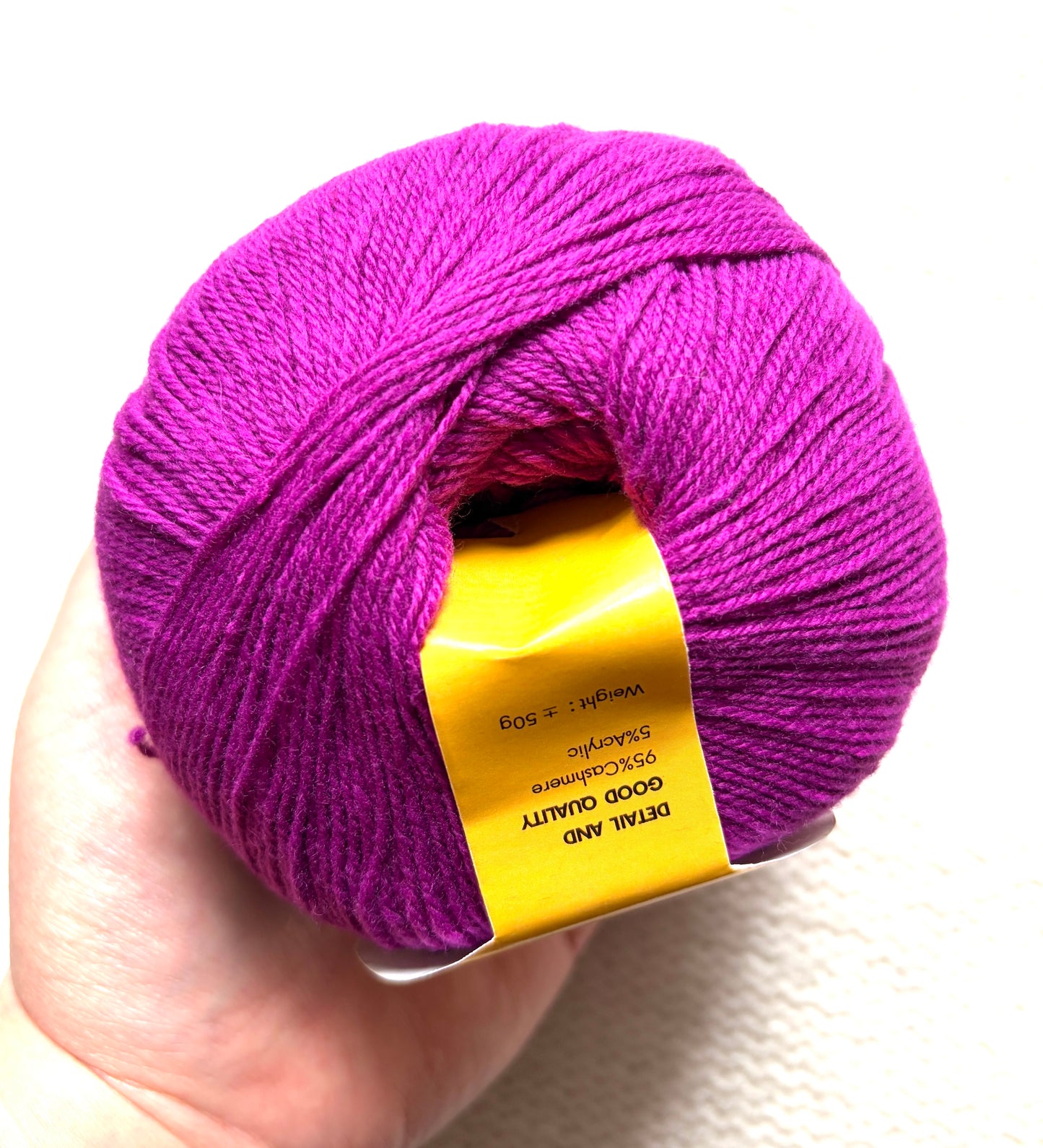 4 balls x 50g Cashmere yarn : 95% Cashmere + 5% Acrylic : 50 Magenta