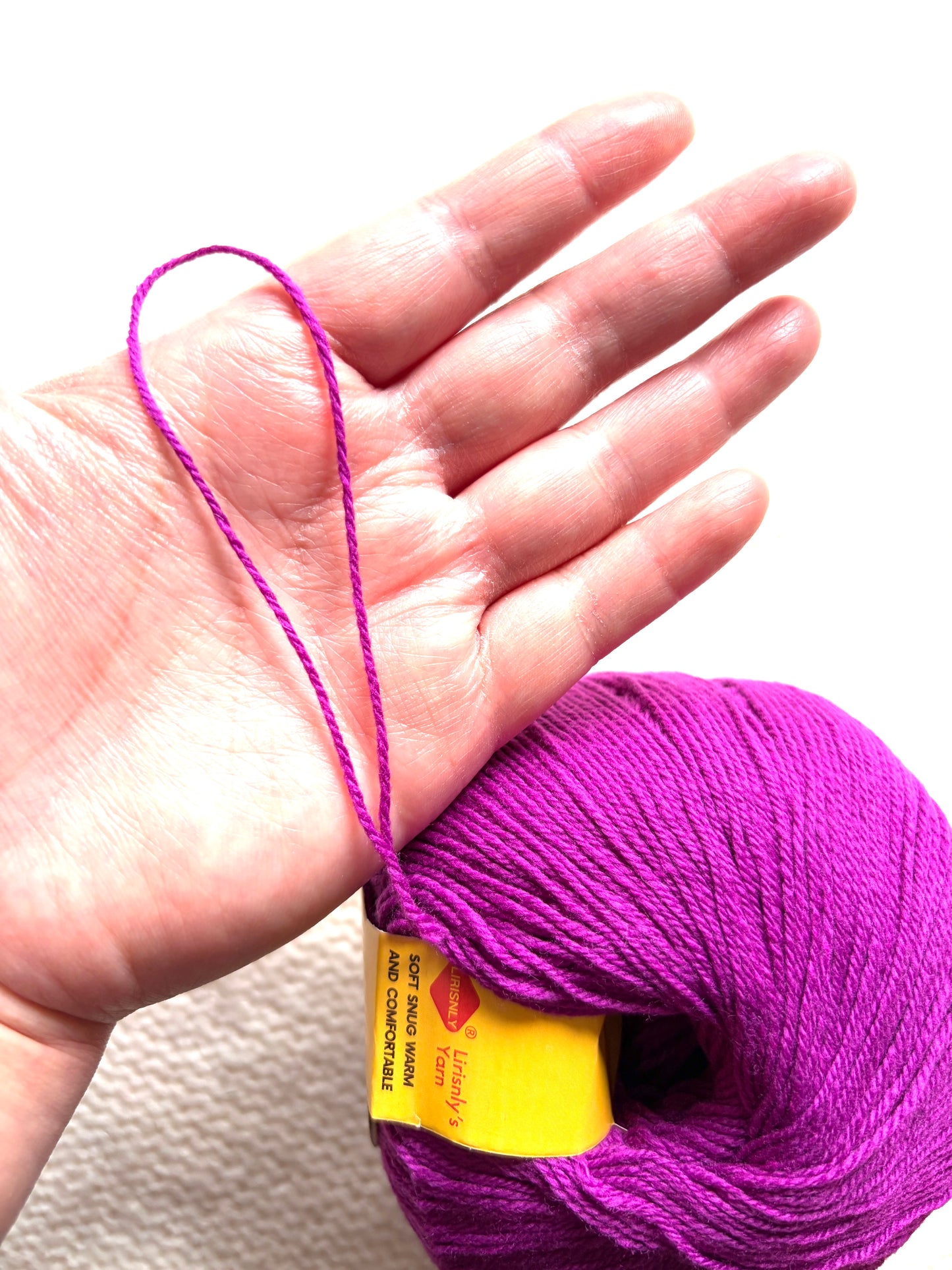 4 balls x 50g Cashmere yarn : 95% Cashmere + 5% Acrylic : 50 Magenta