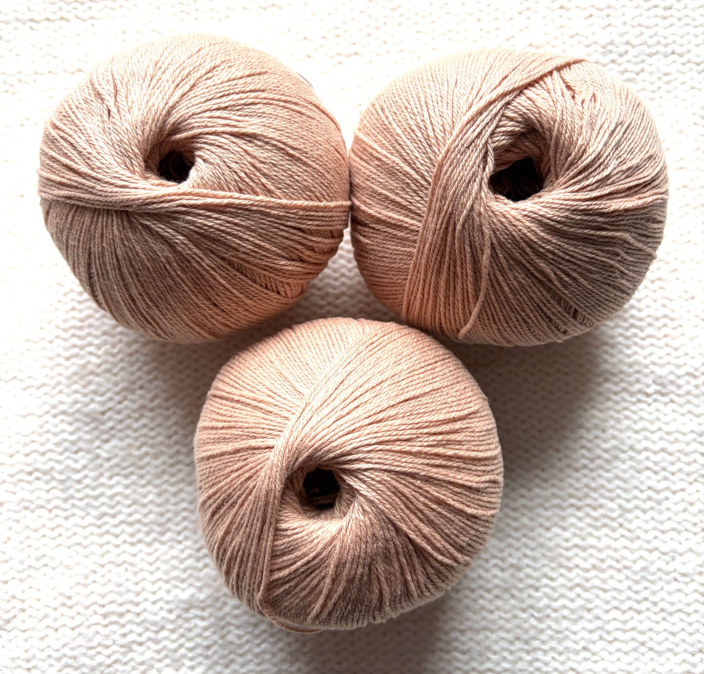3 balls x 50g Cashmere yarn : 100% Cashmere : 08 Brown Sugar
