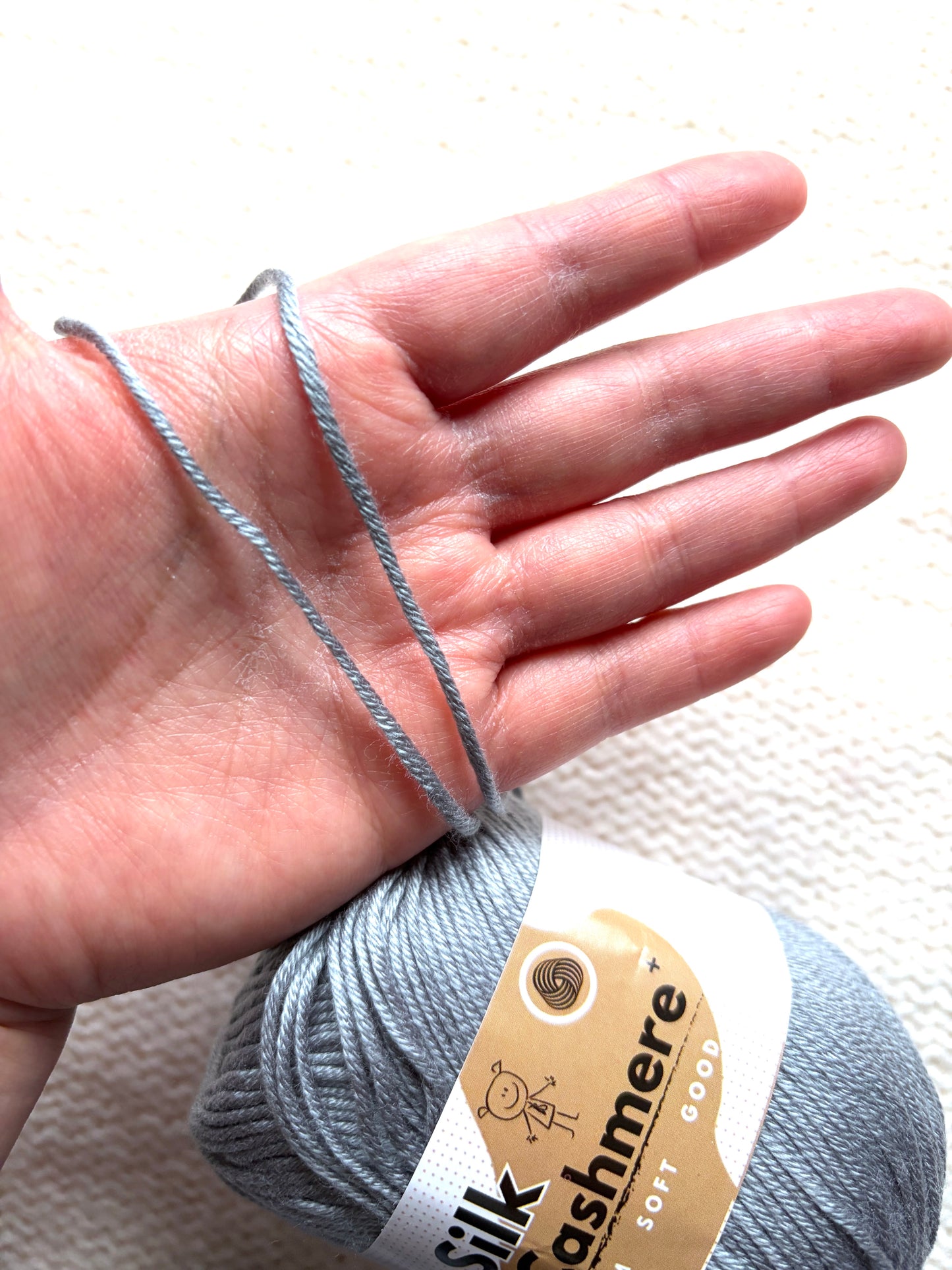 5 balls x 50g Cashmere Silk yarn : 60% Cashmere + 40% Silk : 37 Grey