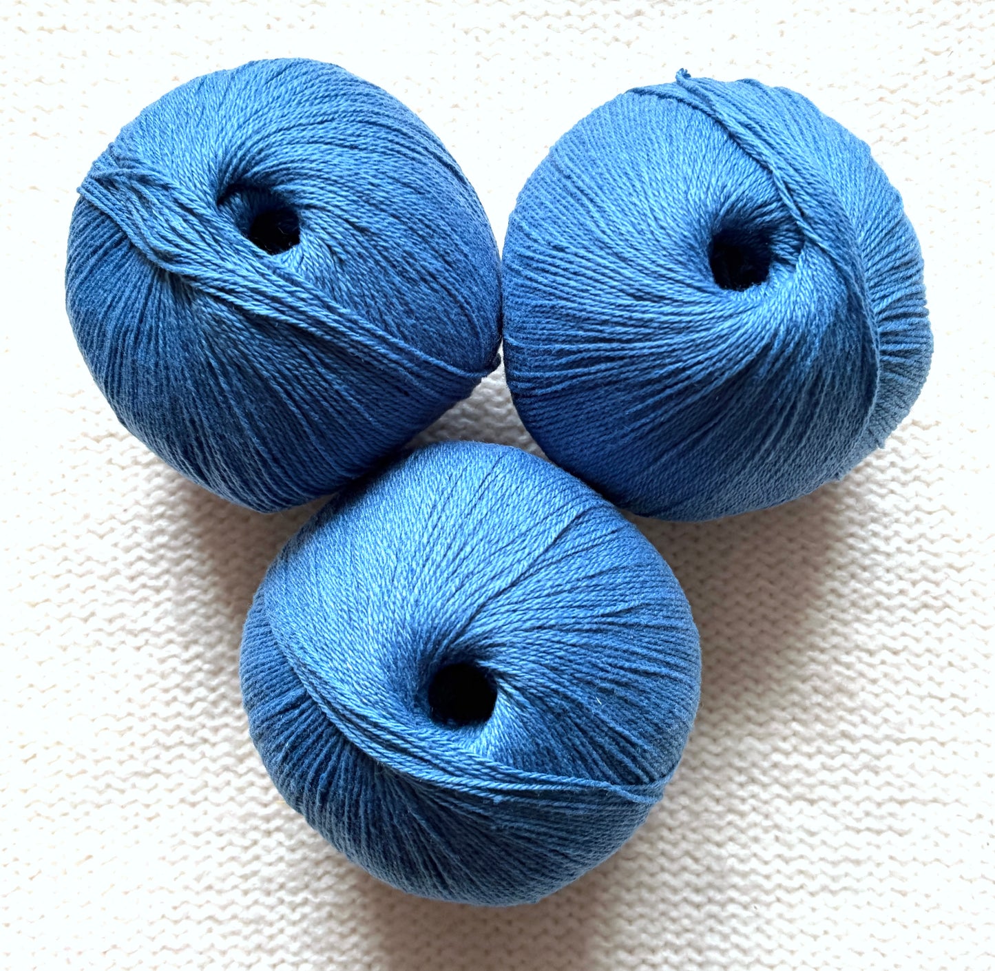 3 balls x 50g Cashmere yarn : 100% Cashmere : 22 Denim Blue