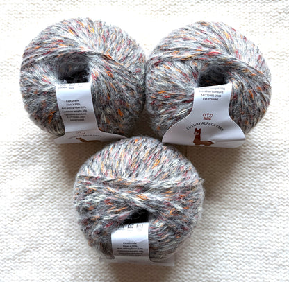 3 balls x 50g Alpaca yarn : 90% Alpaca + 10% Anti Pilling Fiber : 10 Grey