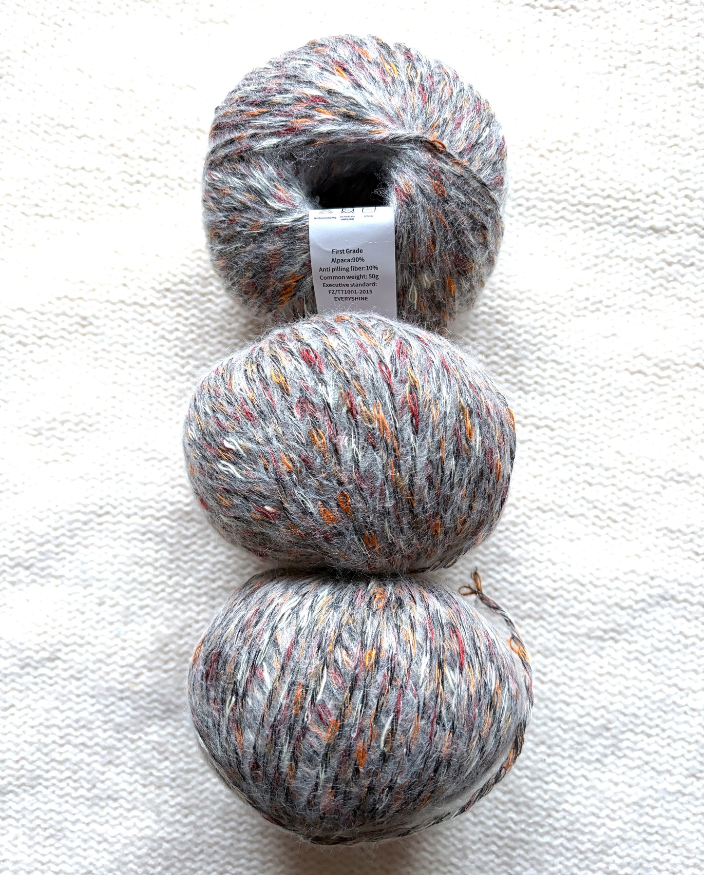 3 balls x 50g Alpaca yarn : 90% Alpaca + 10% Anti Pilling Fiber : 10 Grey