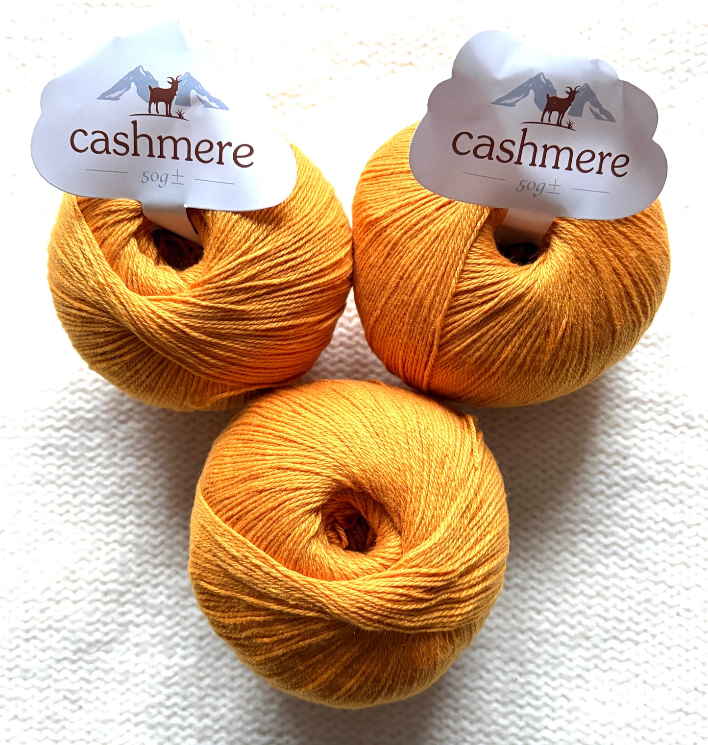 3 balls x 50g Cashmere yarn : 100% Cashmere : 09 Turmeric