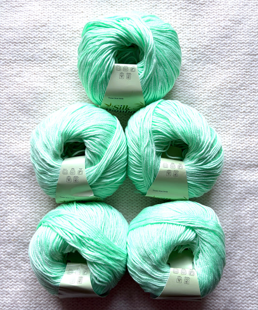 5 balls x 50g Cashmere Silk yarn : Cashmere + Silk + Bamboo fiber : 25 Neon Green