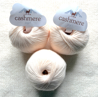 3 balls x 50g Cashmere yarn : 100% Cashmere : 02 Champagne