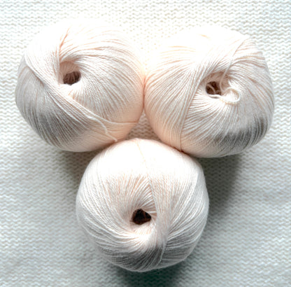 3 balls x 50g Cashmere yarn : 100% Cashmere : 02 Champagne