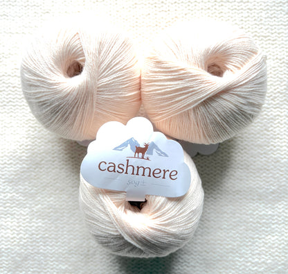 3 balls x 50g Cashmere yarn : 100% Cashmere : 02 Champagne