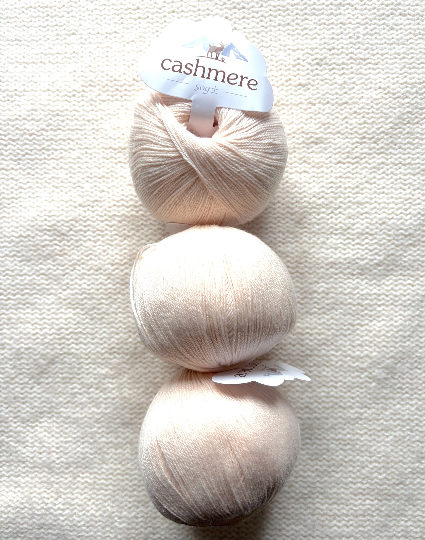 3 balls x 50g Cashmere yarn : 100% Cashmere : 02 Champagne