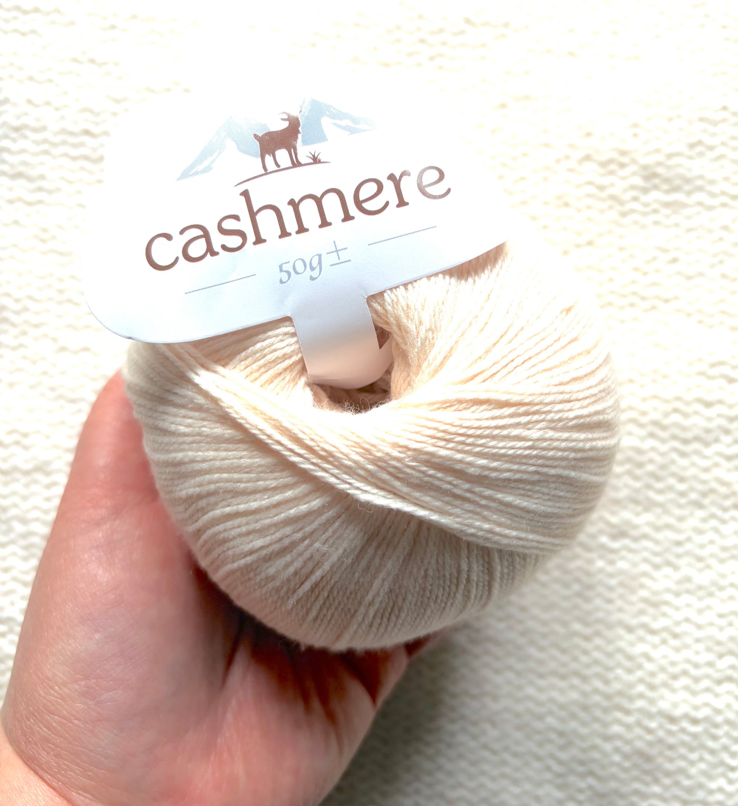 3 balls x 50g Cashmere yarn : 100% Cashmere : 02 Champagne