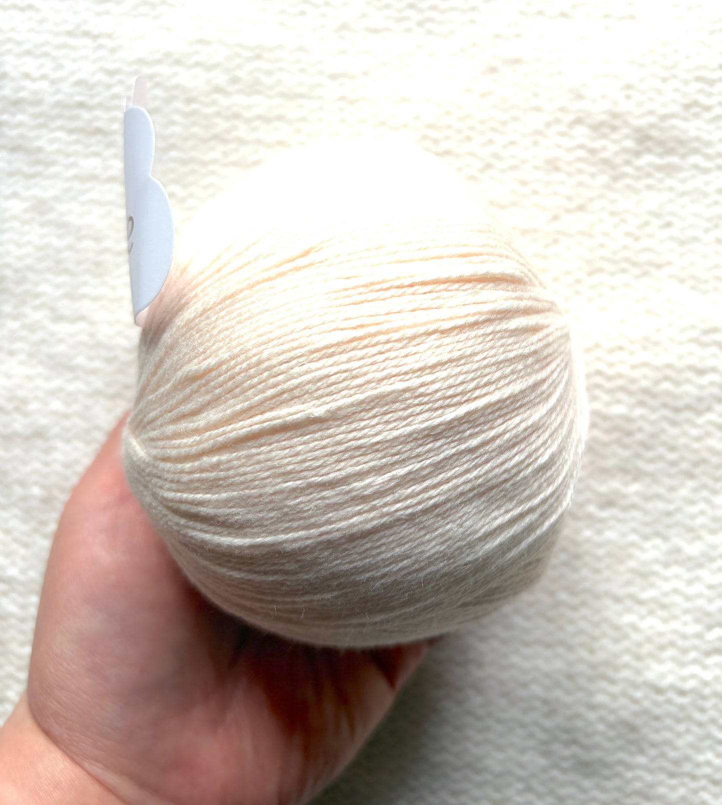 3 balls x 50g Cashmere yarn : 100% Cashmere : 02 Champagne