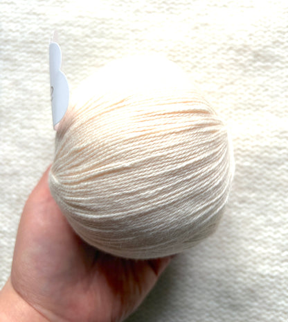 3 balls x 50g Cashmere yarn : 100% Cashmere : 02 Champagne