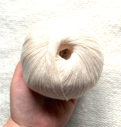 3 balls x 50g Cashmere yarn : 100% Cashmere : 02 Champagne