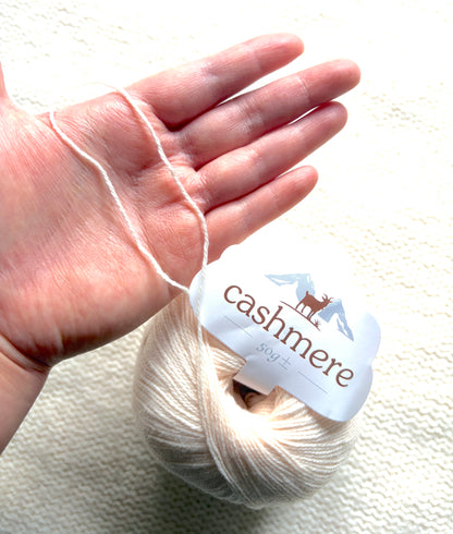 3 balls x 50g Cashmere yarn : 100% Cashmere : 02 Champagne