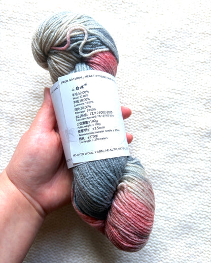 1 Skein x 100g Cashmere Wool Blend Gradient yarn : 08 Vintage Rose Garden