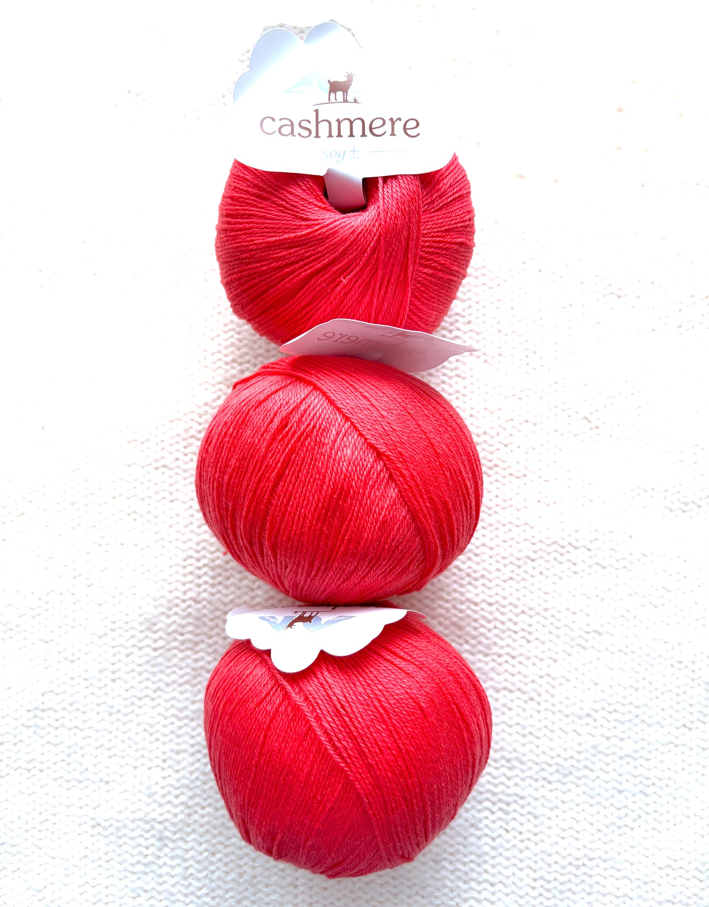 3 balls x 50g Cashmere yarn : 100% Cashmere : 11 Coral Red