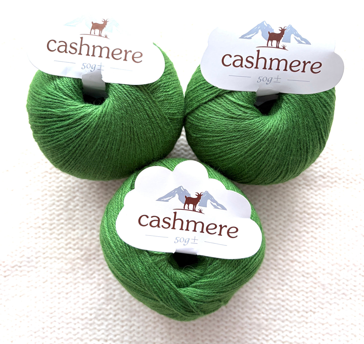 3 balls x 50g Cashmere yarn : 100% Cashmere : 26 Grass Green