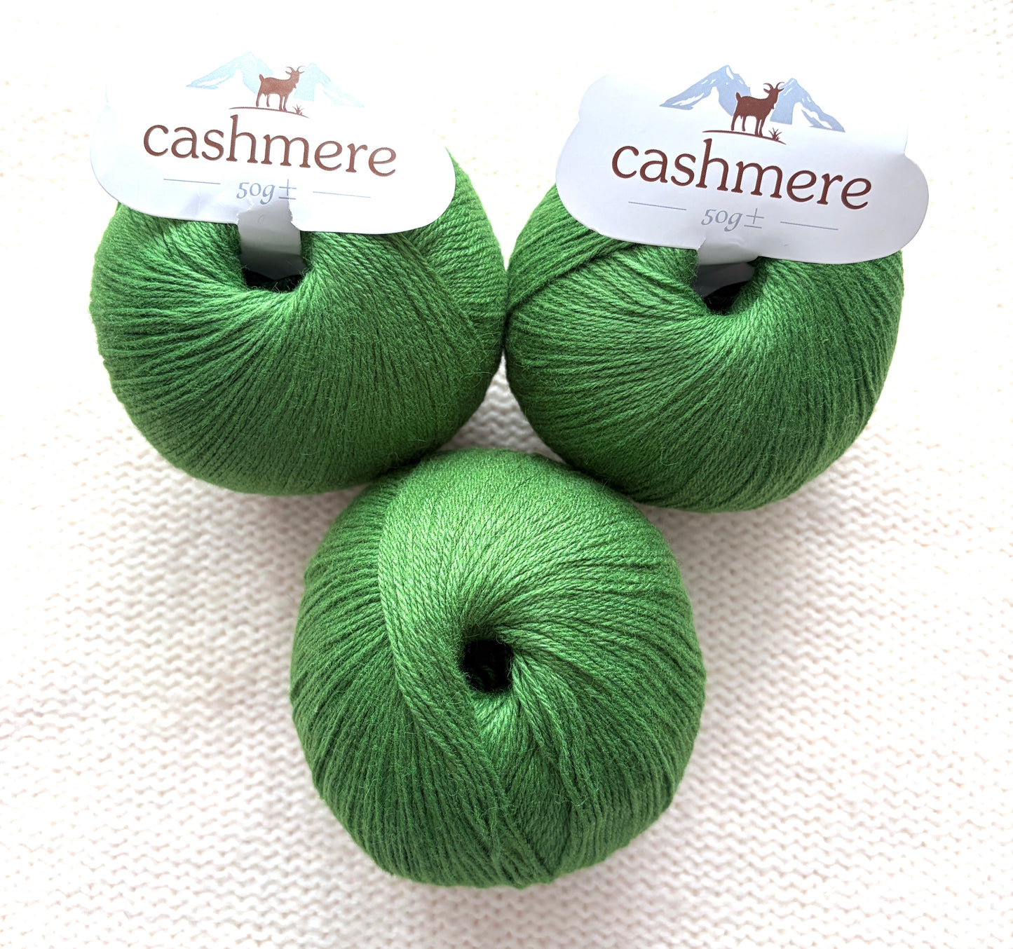 3 balls x 50g Cashmere yarn : 100% Cashmere : 26 Grass Green