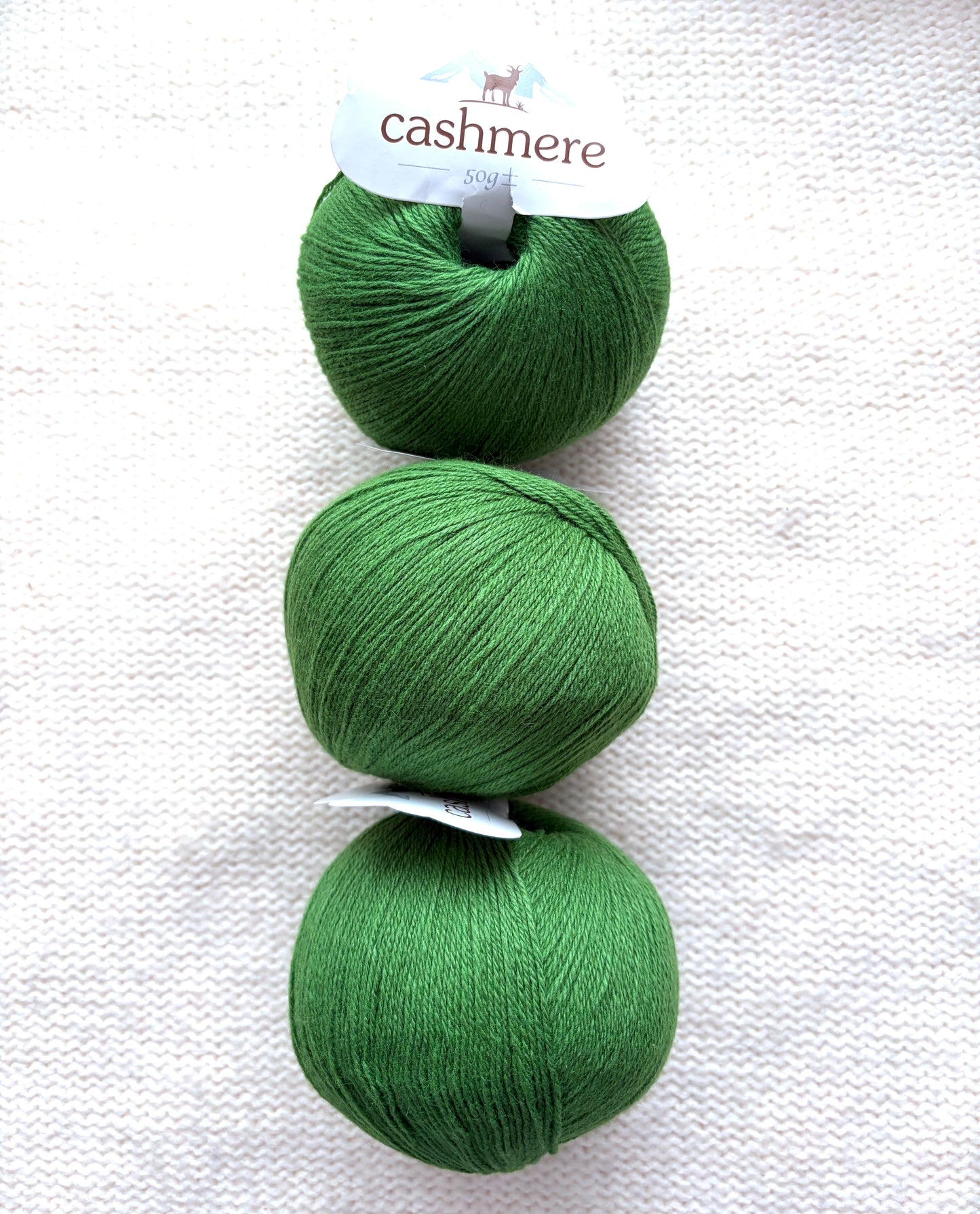3 balls x 50g Cashmere yarn : 100% Cashmere : 26 Grass Green