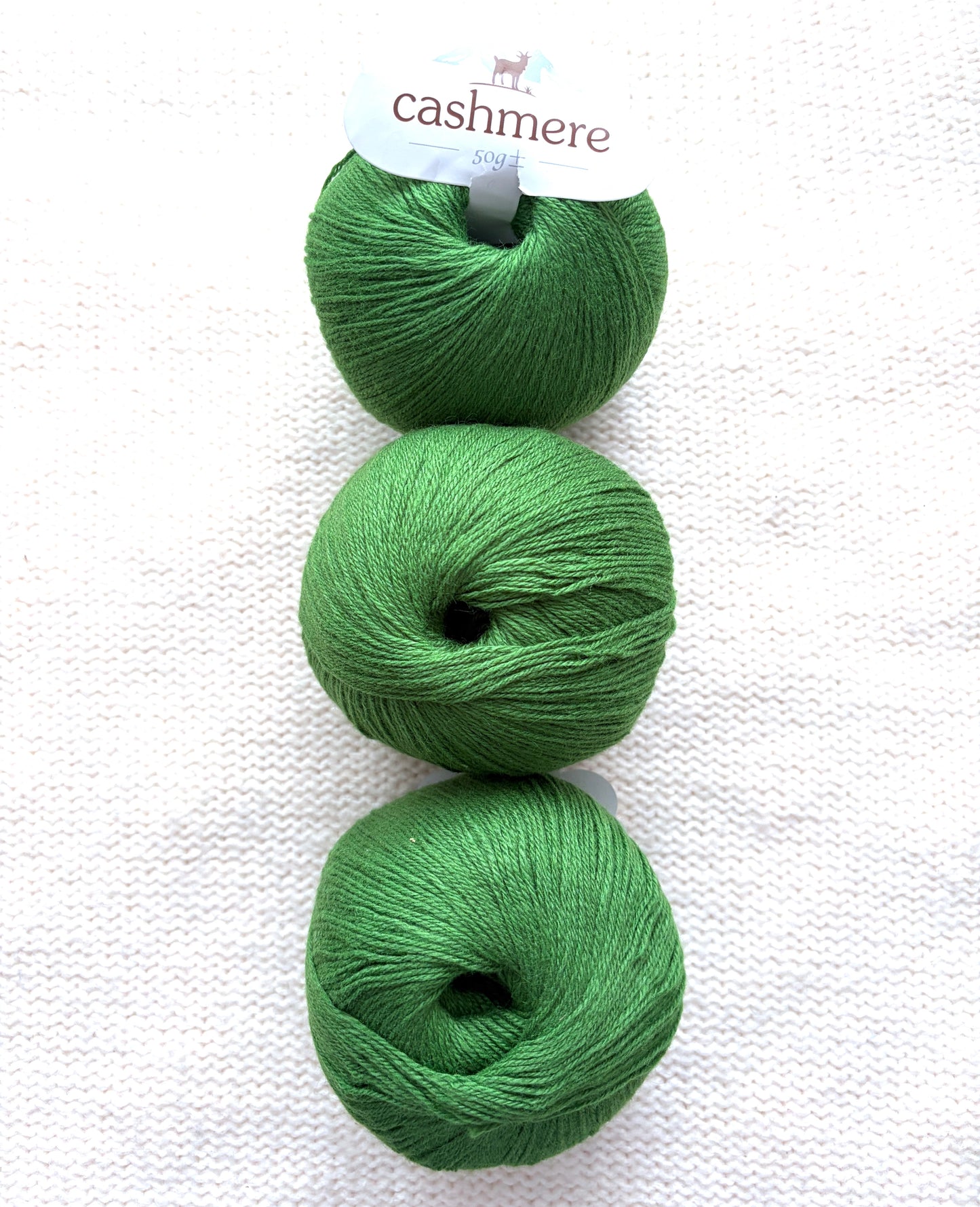 3 balls x 50g Cashmere yarn : 100% Cashmere : 26 Grass Green