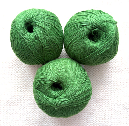 3 balls x 50g Cashmere yarn : 100% Cashmere : 26 Grass Green